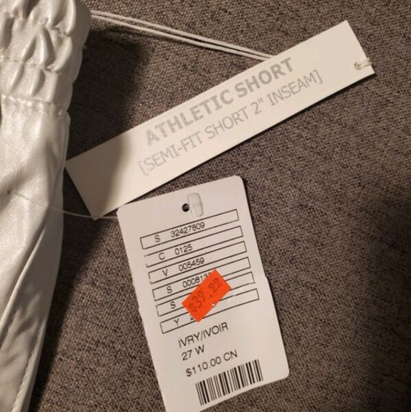 🆕 BLANK NYC - SILVER SHORTS - BRAND NEW - Picture 3 of 3